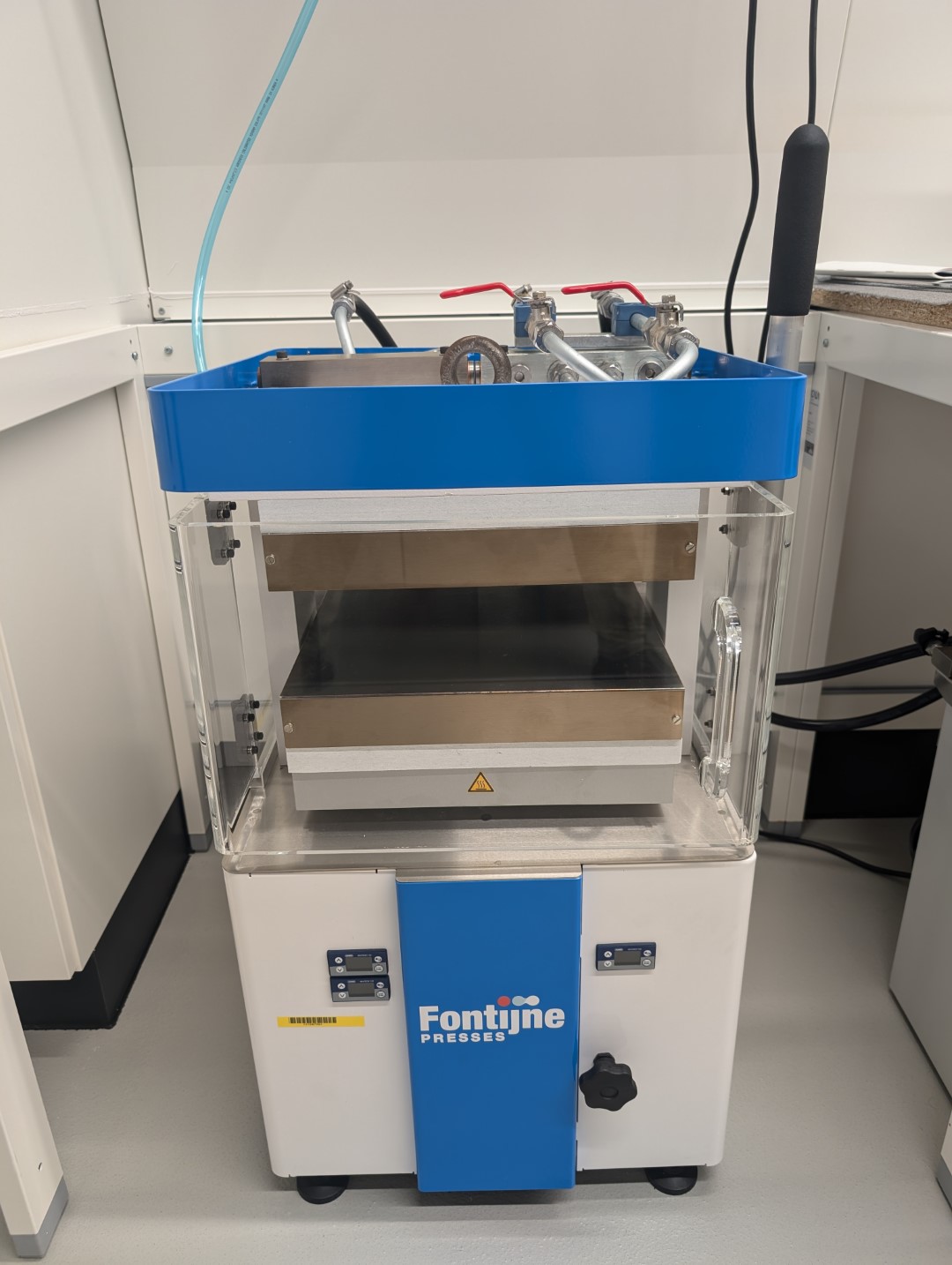 Enlarged view: Photograph of a Laboratory Hot Press