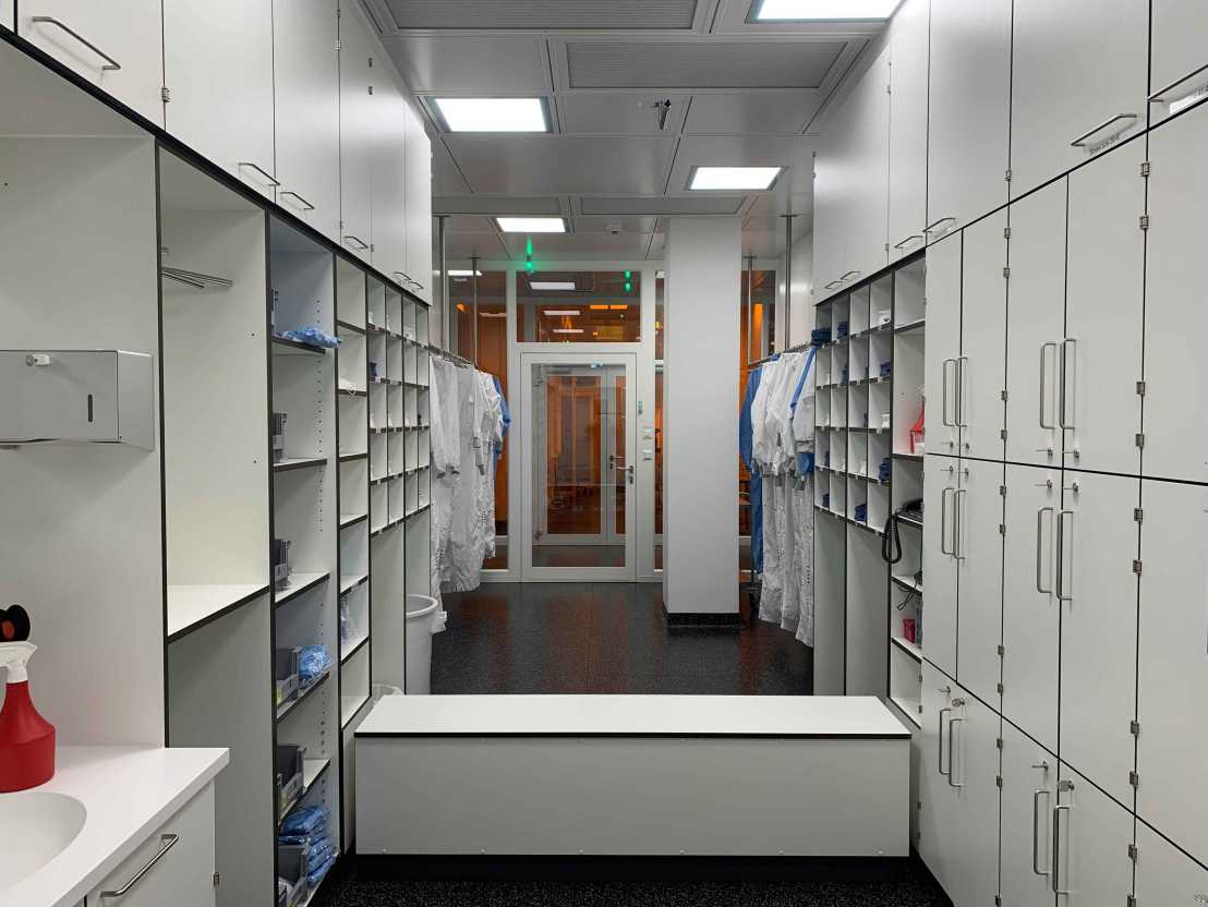 Enlarged view: Entrance to the cleanroom