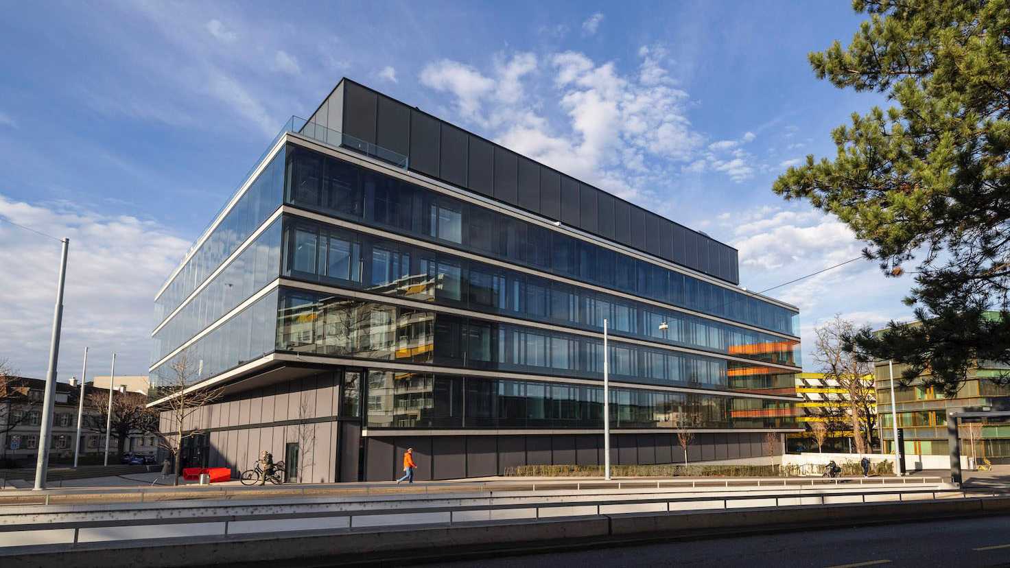 BSS-Gebäude, Aussenansicht