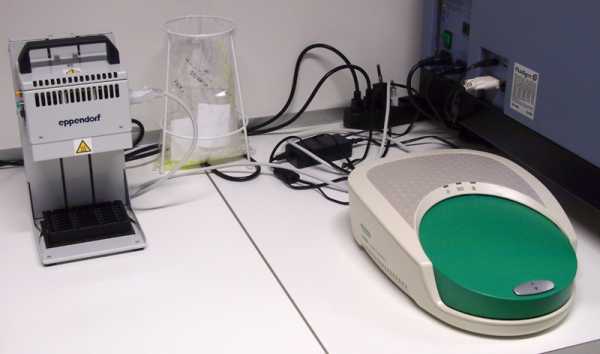 Droplet generator of the BioRad QX100 ddPCR and accessory sealer in the user lab of the Genomics Facility Basel