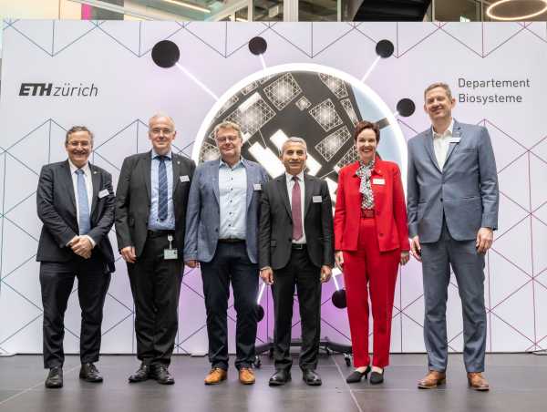 Speaker at the opening ceremony (from left to right): Prof Michael Hengartner, Prof Torsten Schwede, Prof Sven Panke, Cantonal Councillor Mustafa Atici, Cantonal Councillor Monica Gschwind, Prof Christian Wolfrum