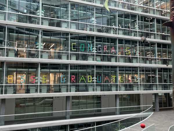 Enlarged view: 'Congrats D-BSSE Graduates' made with post-it stickies on the windows of the BSS