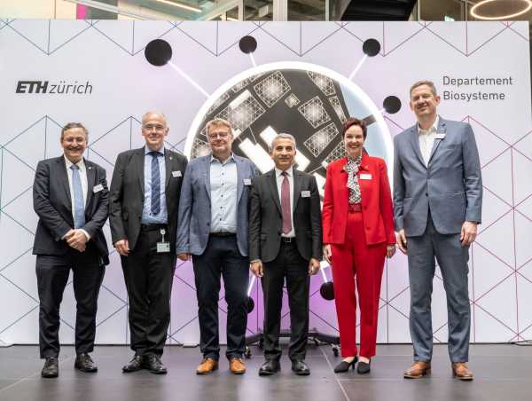 Speakers at the opening ceremony (from left to right): Prof. Dr. Michael Hengartner, Prof. Dr. Torsten Schwede, Prof. Dr. Sven Panke, RR Mustafa Atici, RR Monica Gschwind, Prof. Dr. Christian Wolfrum