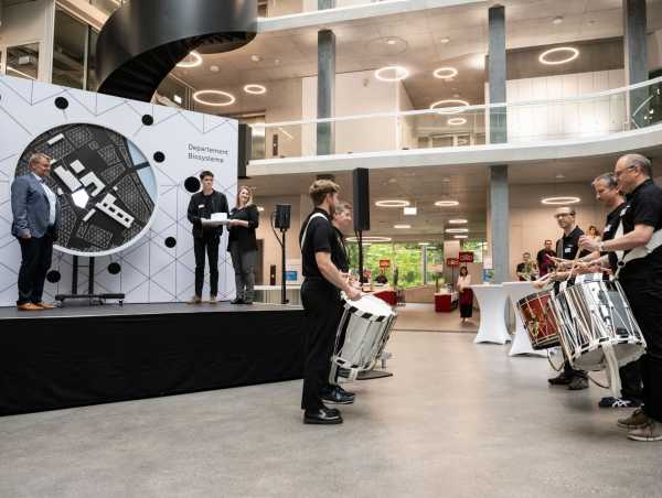 Drummers and students proiding the missing piece, the BSS building, to sculpture on the campus during the symbolic act