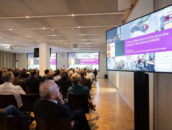 View into the lecture hall during the presentation of Eline Bijman